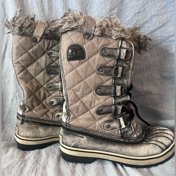 Sorel Shoes - Sorel Tofino Boots